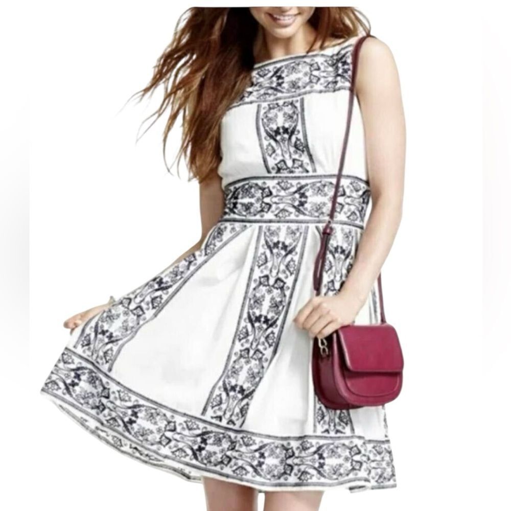 Sophie Max Studio white Black Embroidered size small